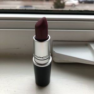 MAC lipstick Amorous satin B 55